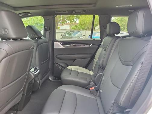 2025 Cadillac XT6 Premium Luxury FWD