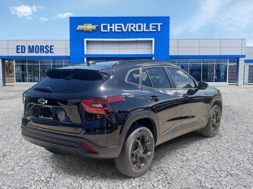 Mosaic Black Metallic 2026 Chevrolet Trax LT