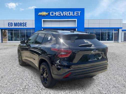 Mosaic Black Metallic 2026 Chevrolet Trax LT