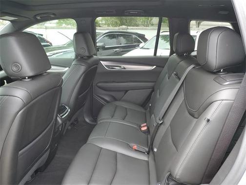 2025 Cadillac XT6 Luxury FWD