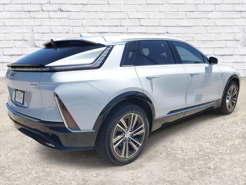 Vibrant White Tricoat 2026 Cadillac LYRIQ Luxury