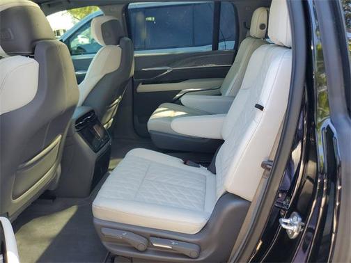 2025 Cadillac Escalade Luxury