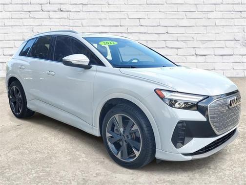 2022 Audi e-tron Premium Plus