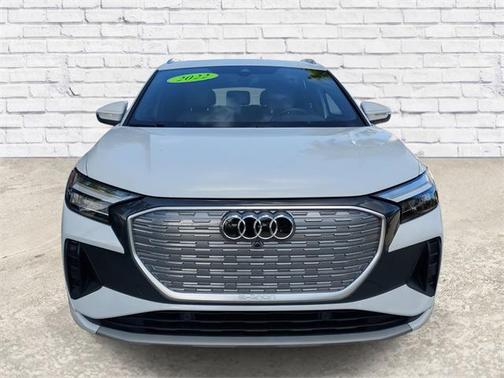 2022 Audi e-tron Premium Plus