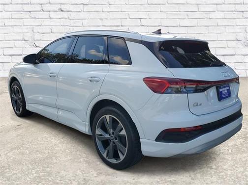 2022 Audi e-tron Premium Plus