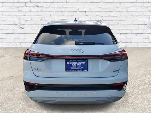 2022 Audi e-tron Premium Plus