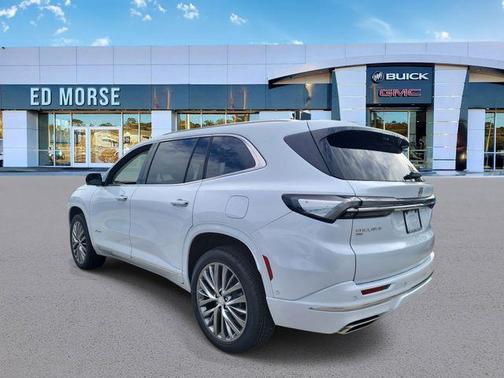 Iridescent White Tricoat 2026 Buick Enclave Avenir FWD