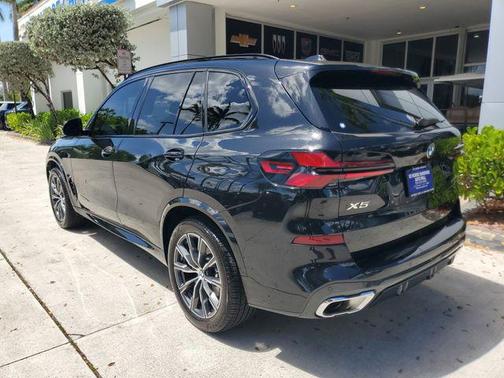 Black Sapphire Metallic 2026 BMW X5 xDrive40i