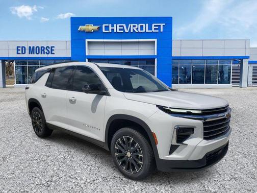 Summit White 2026 Chevrolet Traverse LT