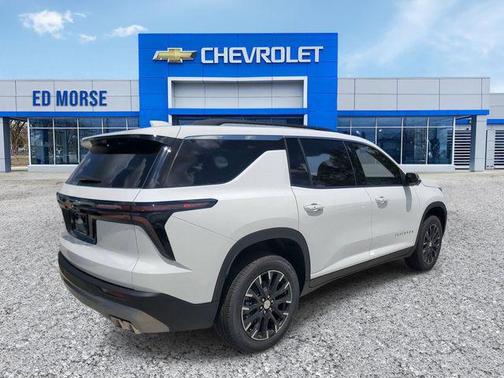Summit White 2026 Chevrolet Traverse LT