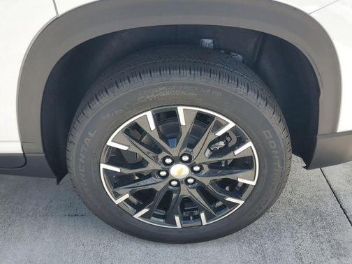 Summit White 2026 Chevrolet Traverse LT