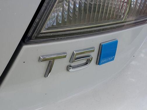 Ice White 2013 Volvo C70 T5