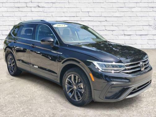 Deep Black 2023 Volkswagen Tiguan 2.0T SE