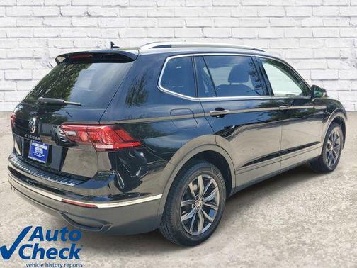 Deep Black 2023 Volkswagen Tiguan 2.0T SE