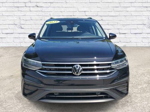 Deep Black 2023 Volkswagen Tiguan 2.0T SE