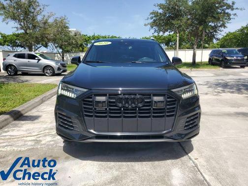 Orca Black Metallic 2020 Audi Q7 55 Prestige