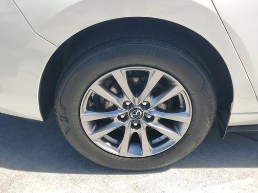 Snowflake White Pearl Mica 2021 Mazda Mazda3 FWD