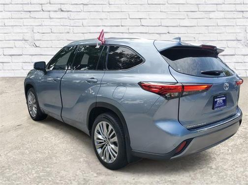 2023 Toyota Highlander Platinum