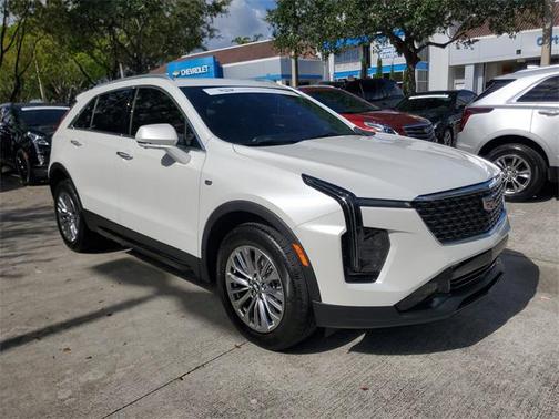 2025 Cadillac XT4 Premium Luxury