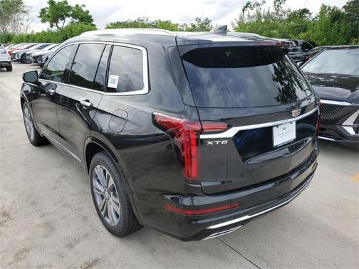 2025 Cadillac XT6 Premium Luxury FWD