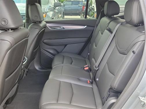 2025 Cadillac XT6 Luxury FWD