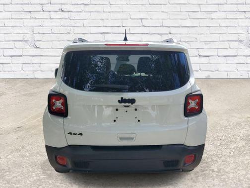 Alpine White Clearcoat 2023 Jeep Renegade Altitude