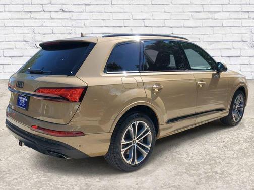 Gold Metallic 2025 Audi Q7 45 Premium Plus