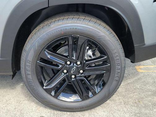 Sterling Gray Metallic 2026 Chevrolet Trax FWD ACTIV