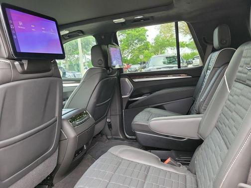 Vibrant White Tricoat 2026 Cadillac Escalade Sport Platinum