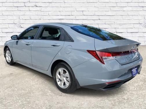 2023 Hyundai ELANTRA SE