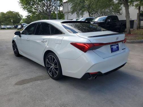 Wind Chill Pearl 2019 Toyota Avalon Touring