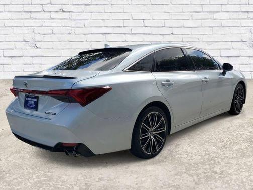 Wind Chill Pearl 2019 Toyota Avalon Touring