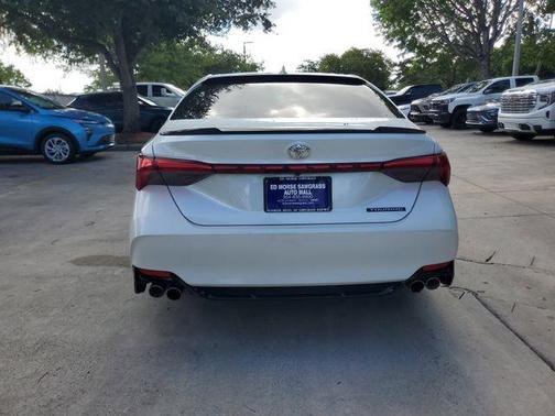 Wind Chill Pearl 2019 Toyota Avalon Touring