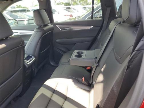2025 Cadillac XT6 Luxury FWD