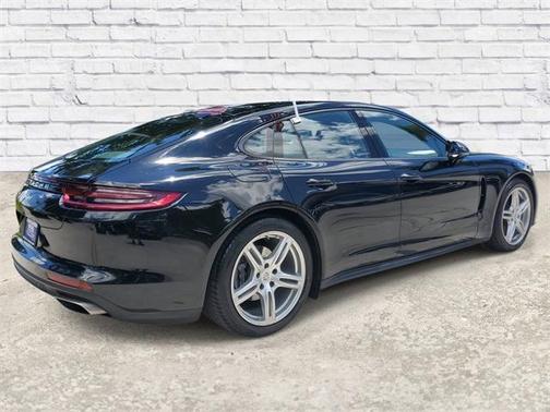 2018 Porsche Panamera 4