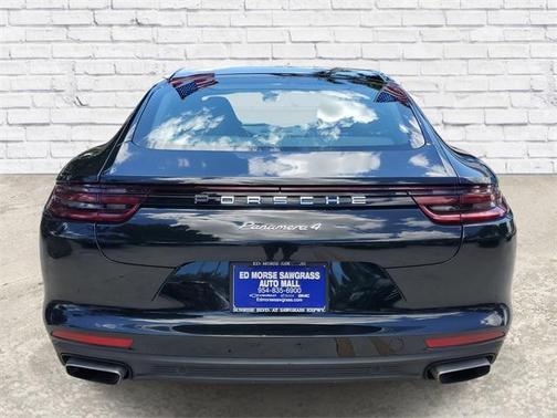 2018 Porsche Panamera 4