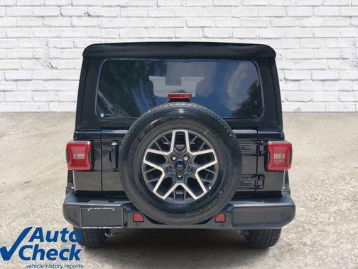 Black Clearcoat 2024 Jeep Wrangler 4-Door Sahara 4x4