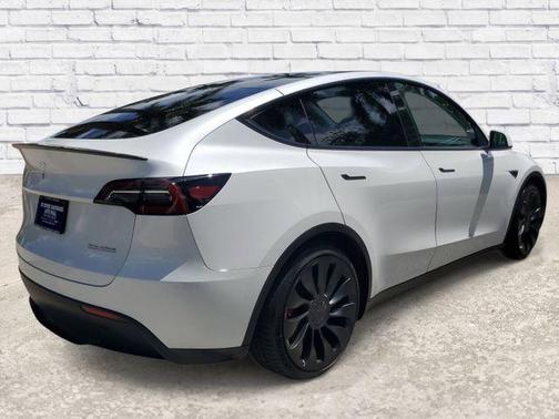 Pearl White Multi-Coat 2023 Tesla Model Y Performance Dual Motor All-Wheel Drive