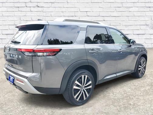 2023 Nissan Pathfinder Platinum FWD