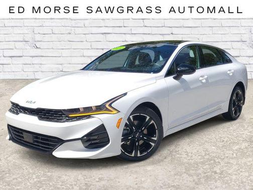 Glacial White Pearl 2024 Kia K5 GT-Line