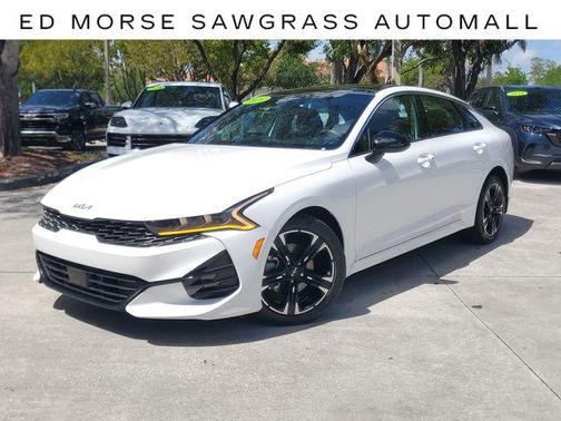 Glacial White Pearl 2024 Kia K5 GT-Line