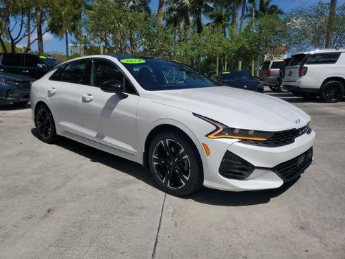 Glacial White Pearl 2024 Kia K5 GT-Line