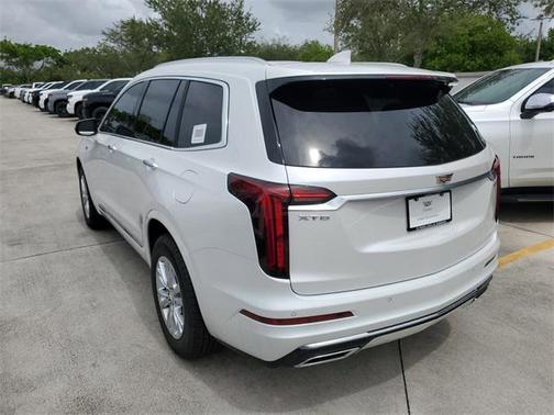 2025 Cadillac XT6 Luxury FWD