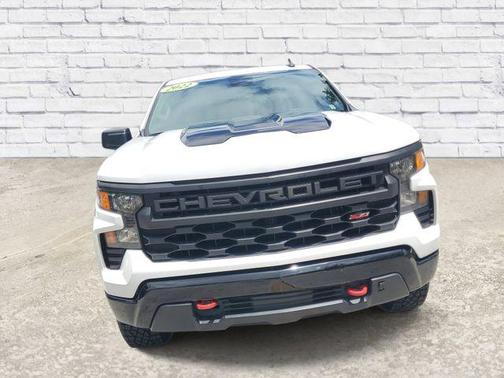 Summit White 2022 Chevrolet Silverado 1500 Custom Trail Boss