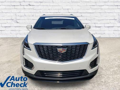 Crystal White Tricoat 2023 Cadillac XT5 Luxury