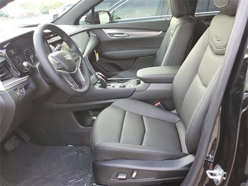 2025 Cadillac XT5 Luxury