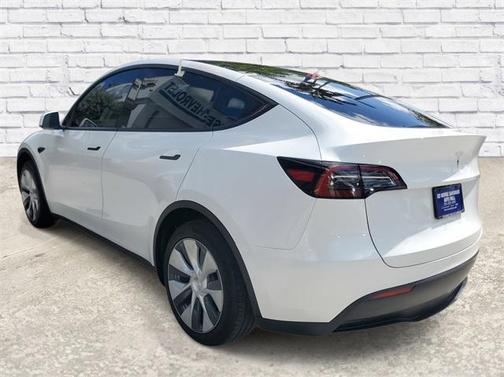 2024 Tesla Model Y Standard Range