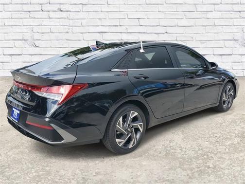 2025 Hyundai ELANTRA SEL