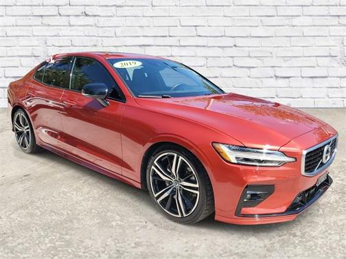 2019 Volvo S60 T6 R-Design