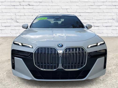 2025 BMW 740 xDrive